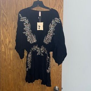 Magic Closet Fashion Black Kimono with Floral Embroidery size Large